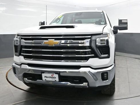 Used 2024 Chevrolet Silverado 2500 LTZ AWD/4WD image 2
