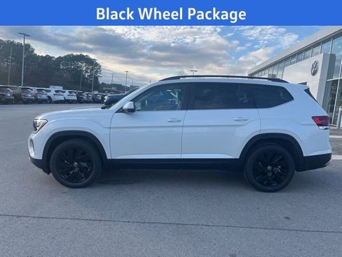 New 2026 Volkswagen Atlas SE FWD image 3