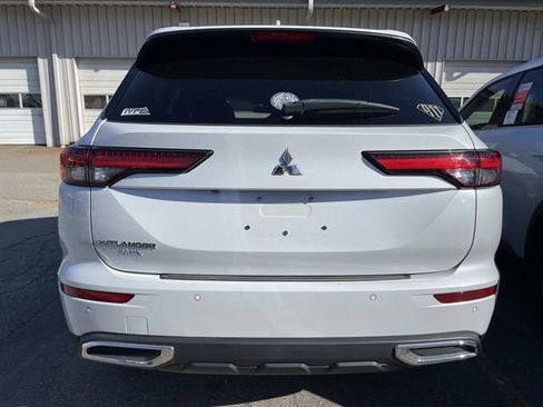 Used 2022 Mitsubishi Outlander ES image 4