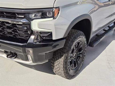 Used 2025 Chevrolet Silverado 1500 ZR2 w/ Technology Package image 7