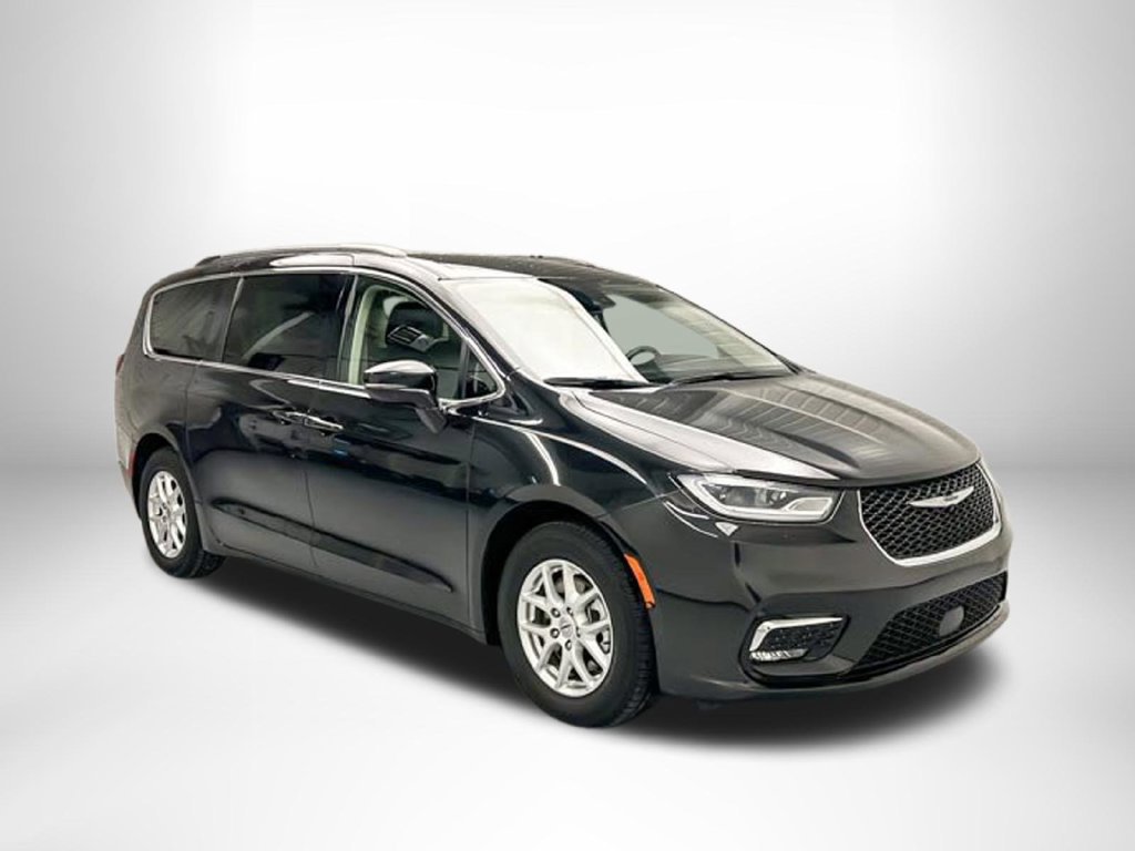 Used 2022 Chrysler Pacifica Touring-L FWD image 3
