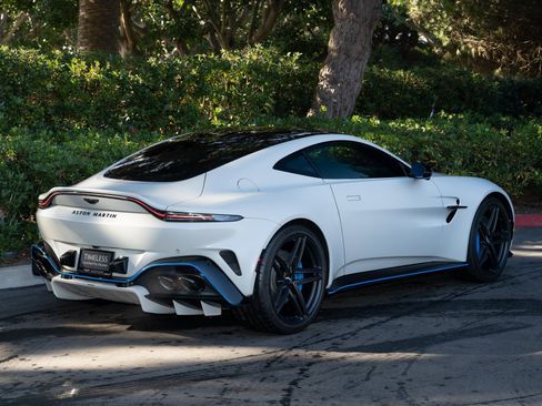 Used 2025 Aston Martin V8 Vantage Coupe image 3