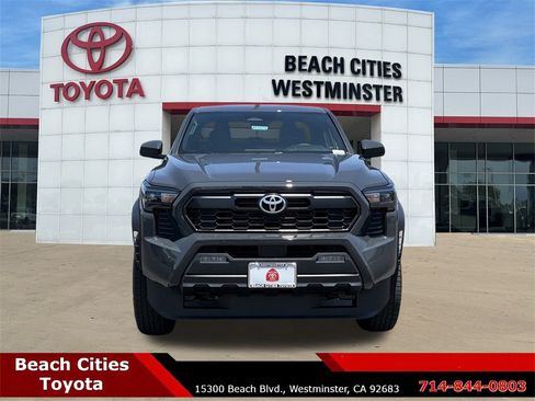Used 2025 Toyota Tacoma TRD Off-Road image 4
