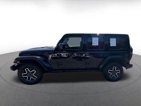Used 2025 Jeep Wrangler Unlimited Sahara AWD/4WD image 8