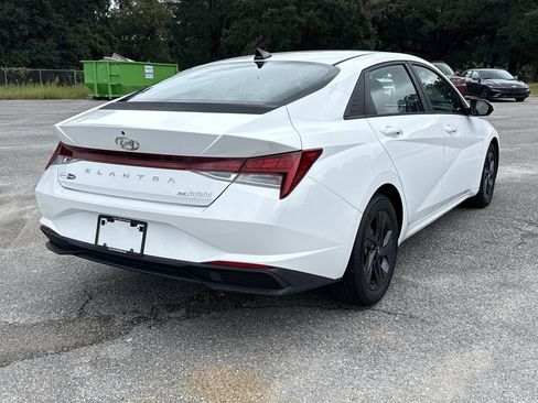 Used 2022 Hyundai Elantra Blue FWD image 8