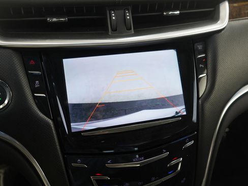 Used 2013 Cadillac XTS Luxury image 26