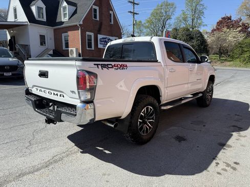 Used 2020 Toyota Tacoma TRD Sport AWD/4WD image 5