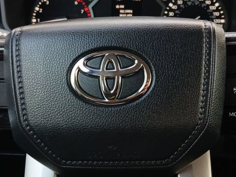 Used 2022 Toyota Tundra SR5 w/ Convenience Package RWD image 5