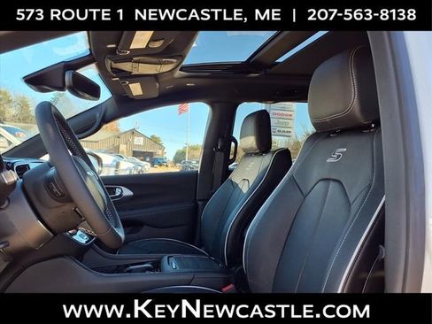 New 2026 Chrysler Pacifica Limited w/ S Appearance Package image 11