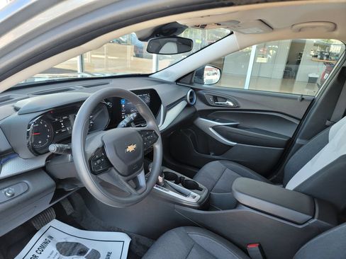 Used 2024 Chevrolet Trax LS w/ Driver Confidence Package FWD image 13