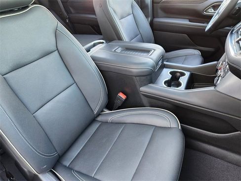 Used 2023 GMC Yukon SLT w/ SLT Premium Package image 10