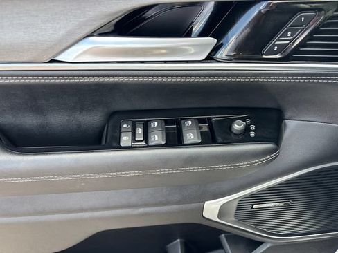 Used 2024 Jeep Wagoneer Series II w/ Convenience Group I AWD/4WD image 18