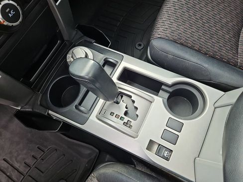 Used 2013 Toyota 4Runner SR5 w/ Convenience Pkg image 18