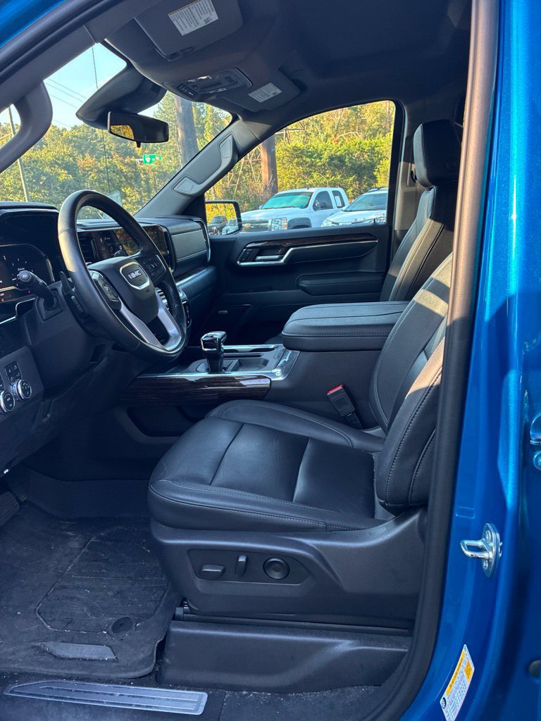 Used 2023 GMC Sierra 1500 Elevation w/ Elevation Premium Package AWD/4WD image 9