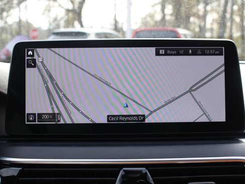 Used 2021 BMW 530e w/ Premium Package image 31