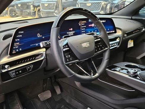 New 2025 Cadillac Lyriq Luxury image 9