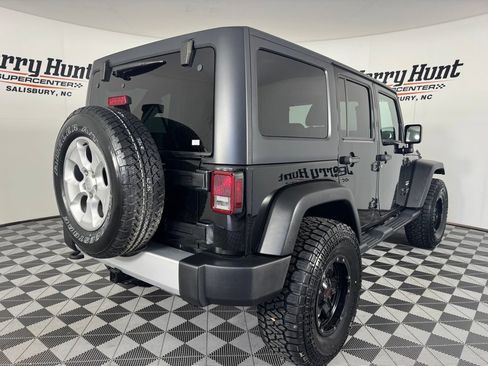 Used 2015 Jeep Wrangler Unlimited Sahara w/ Connectivity Group AWD/4WD image 5