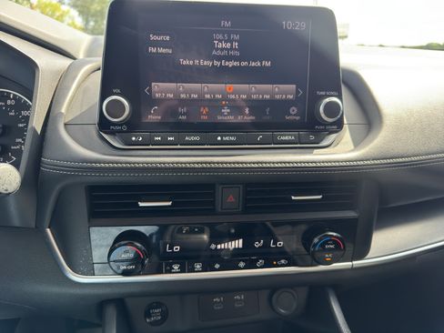 Used 2025 Nissan Rogue SV AWD/4WD image 23