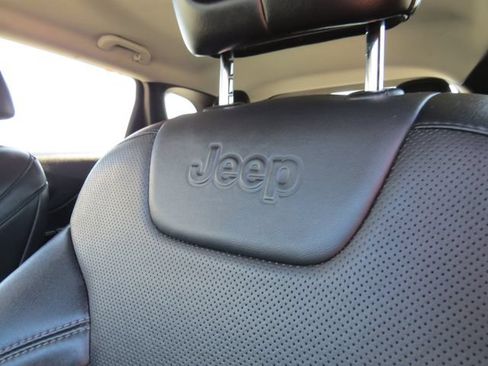 Used 2023 Jeep Cherokee Altitude Lux AWD/4WD image 14