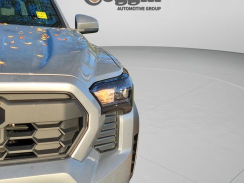 Used 2024 Toyota Tacoma TRD Off-Road image 6