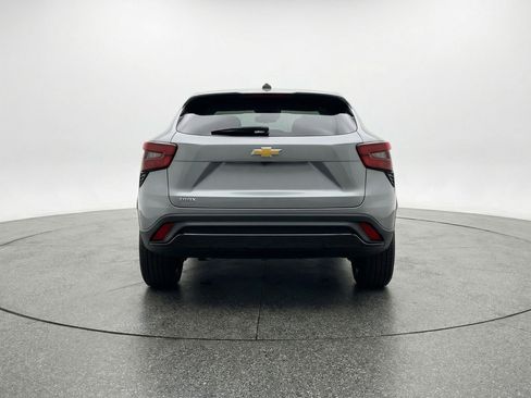 Used 2025 Chevrolet Trax LT w/ LT Convenience Package image 7