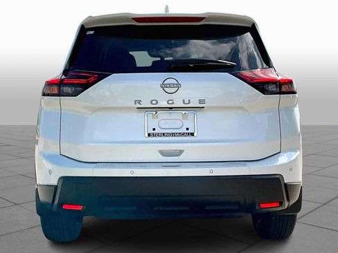 Certified 2025 Nissan Rogue SV FWD image 4