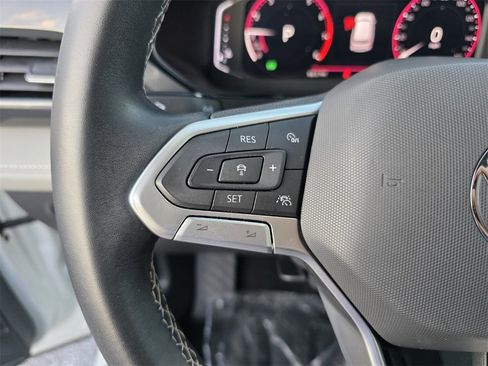 Used 2022 Volkswagen Taos SEL w/ Panoramic Sunroof Package image 19