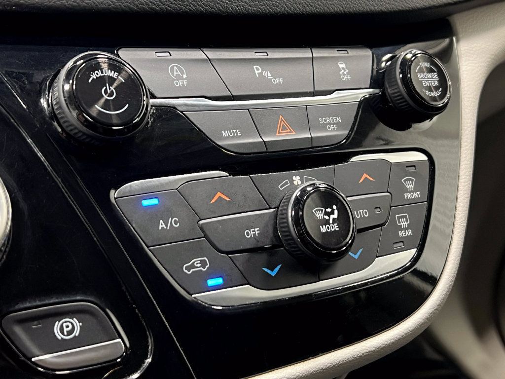 Used 2019 Chrysler Pacifica Touring-L FWD image 24