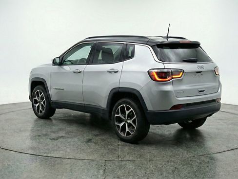Used 2025 Jeep Compass Limited image 6