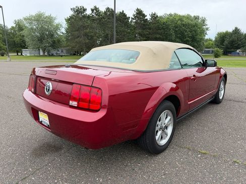 Used 2007 Ford Mustang Convertible RWD image 3