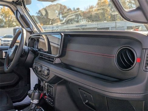 Used 2024 Jeep Wrangler Unlimited Rubicon image 38