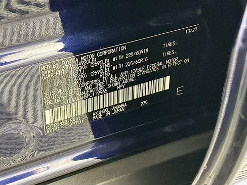 Used 2023 Toyota Venza LE image 12