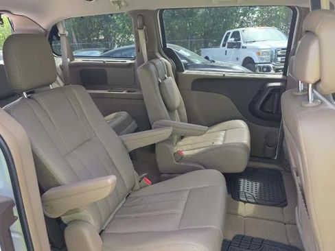 Used 2015 Chrysler Town & Country Touring-L w/ Driver Convenience Group FWD image 11