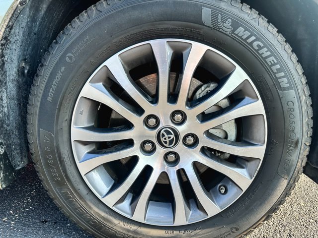 Used 2018 Toyota Sienna XLE w/ XLE Navigation Package FWD image 11