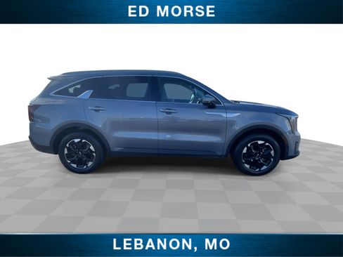 Used 2024 Kia Sorento S image 9