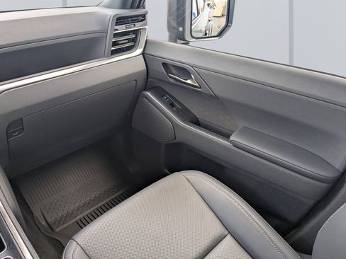 Used 2025 Lexus GX 550 w/ Accessory Package (Z1) image 18