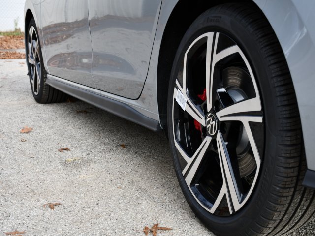New 2026 Volkswagen GTI SE FWD image 10