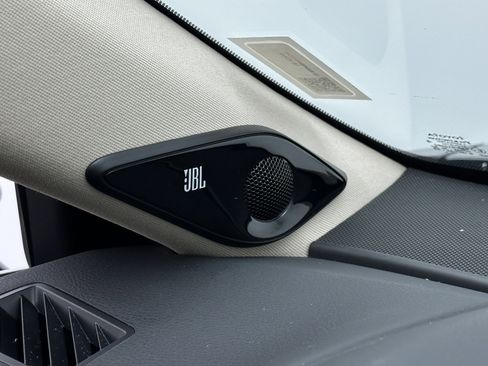 Used 2019 Toyota Avalon XLE image 7