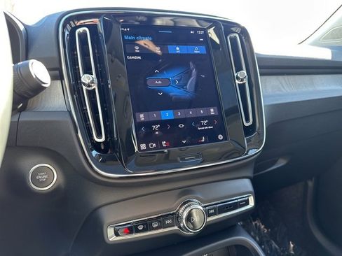 Certified 2025 Volvo XC40 B5 Core image 20