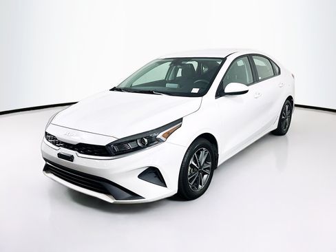 Used 2024 Kia Forte LXS FWD image 3
