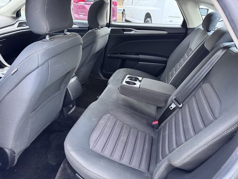 Used 2017 Ford Fusion SE image 18