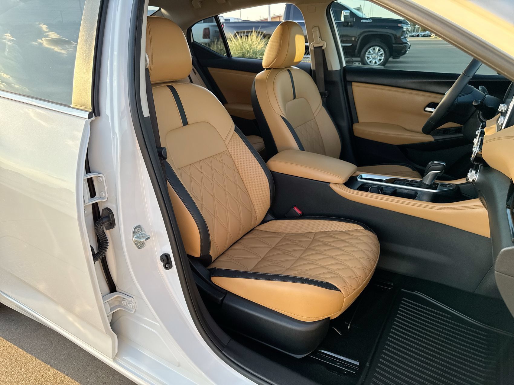 Used 2024 Nissan Sentra SV w/ SV Premium Package FWD image 24