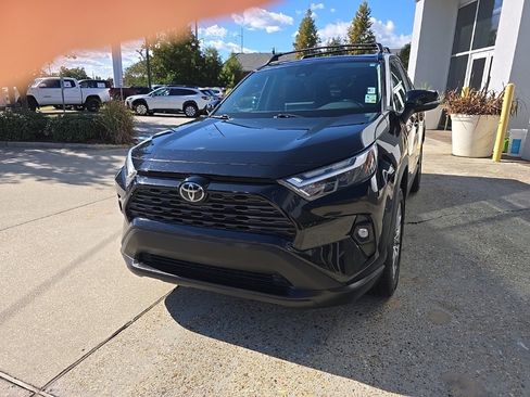 Used 2022 Toyota RAV4 XLE Premium image 25