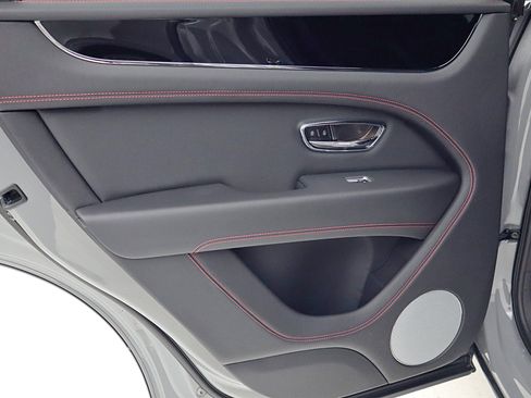 New 2025 Bentley Bentayga image 48