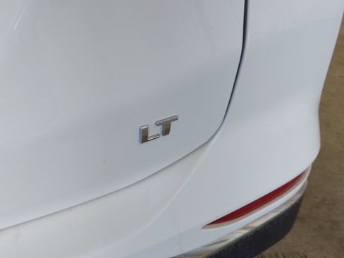 Used 2018 Chevrolet Equinox LT FWD image 33