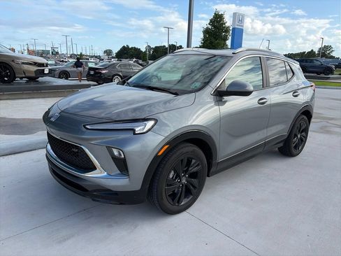 Used 2024 Buick Encore GX Sport Touring FWD image 1