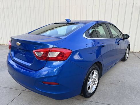 Used 2017 Chevrolet Cruze LT FWD image 3
