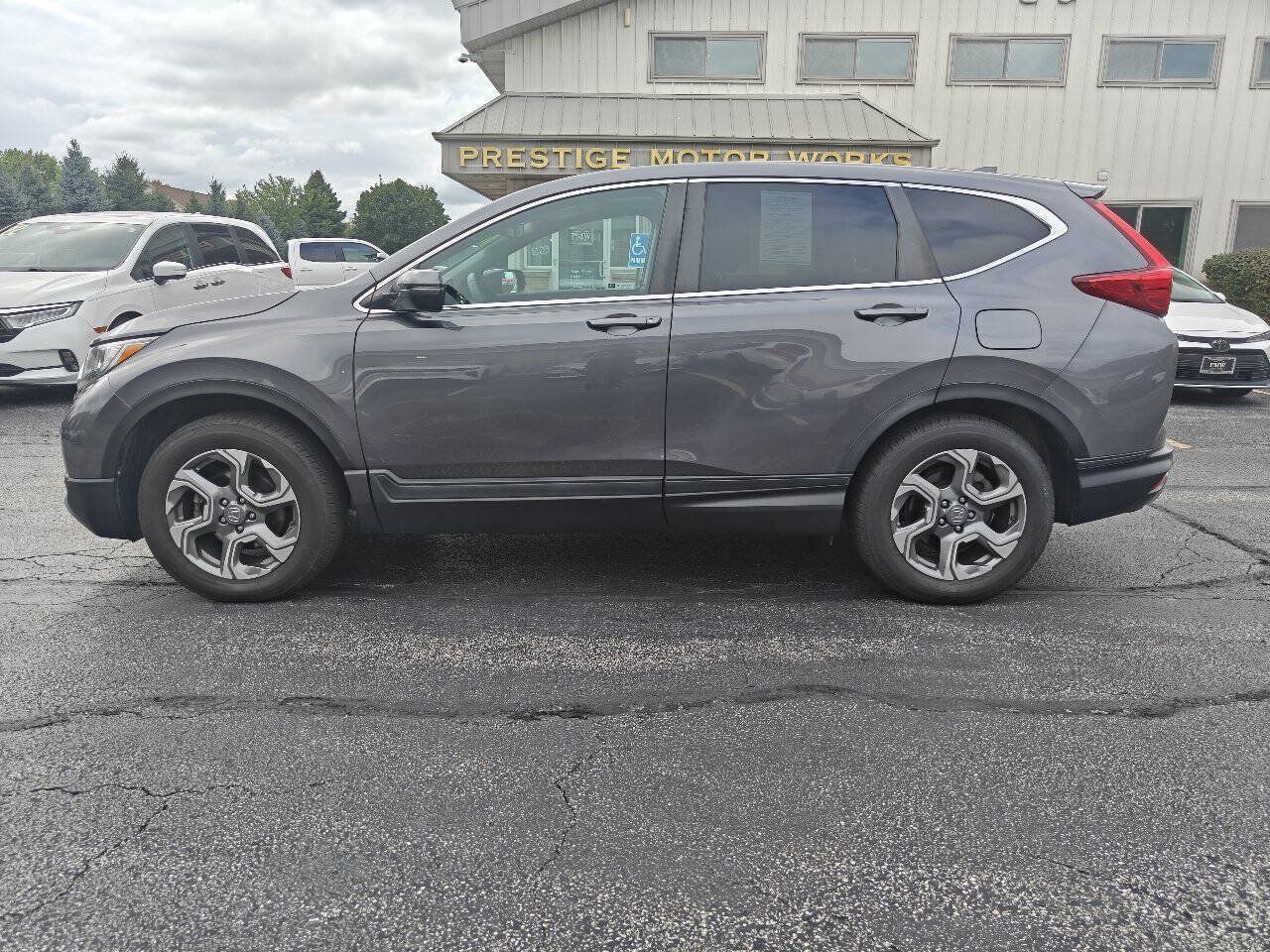 Used 2018 Honda CR-V EX image 2