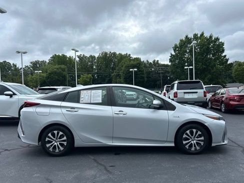 Used 2021 Toyota Prius Prime LE FWD image 5