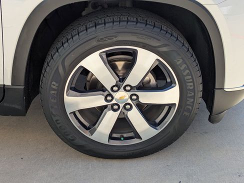 Used 2020 Chevrolet Traverse LT w/ LT Premium Package FWD image 12
